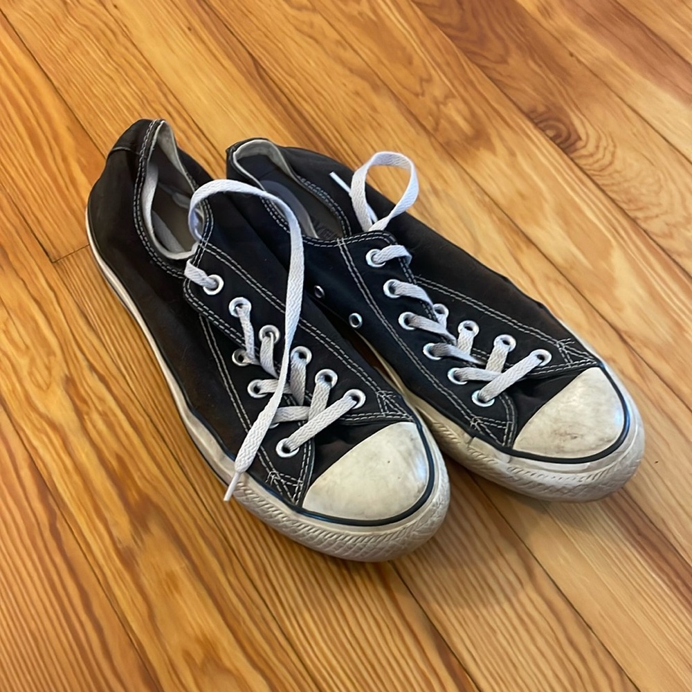 Converse low black sneakers